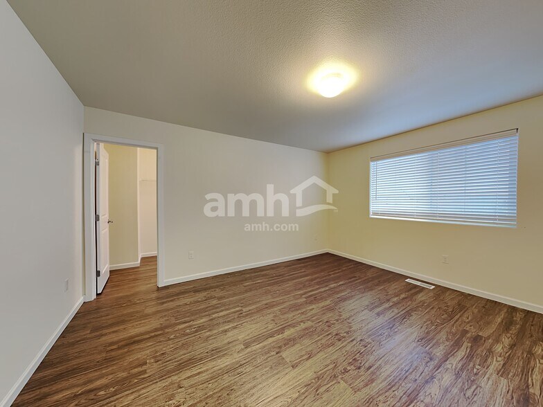 Building Photo - 2183 NW Woodland Dr