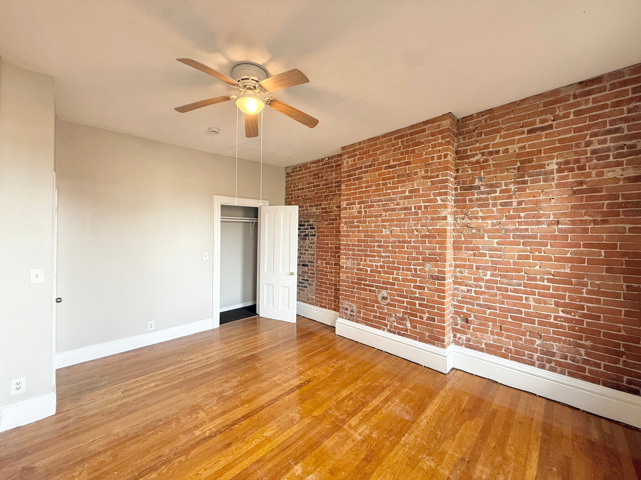 Building Photo - 34 Mattoon St