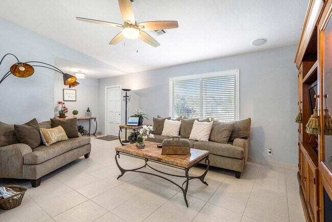 Building Photo - 1262 Pinetta Cir