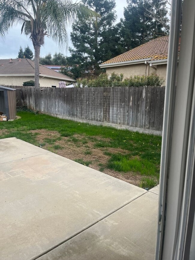 Building Photo - Cute 3 Bedroom 2 bath Home