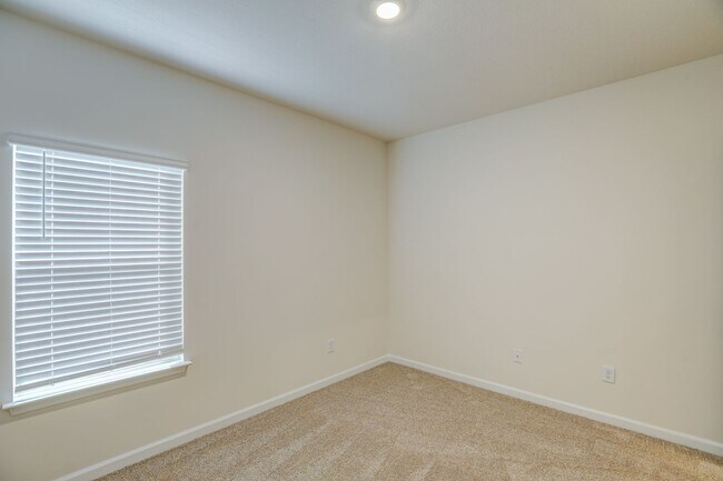 Building Photo - NEW CONSTRUCTION - 5 BDRMS, 3 BTHS, JOHNSON CITY