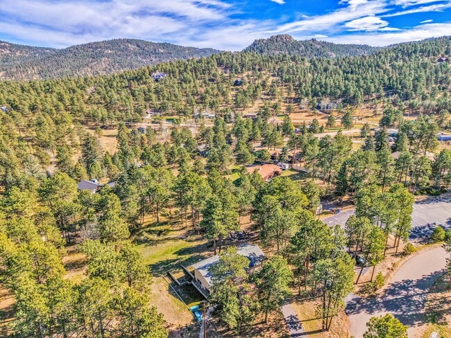 Building Photo - 27927 Circle Dr