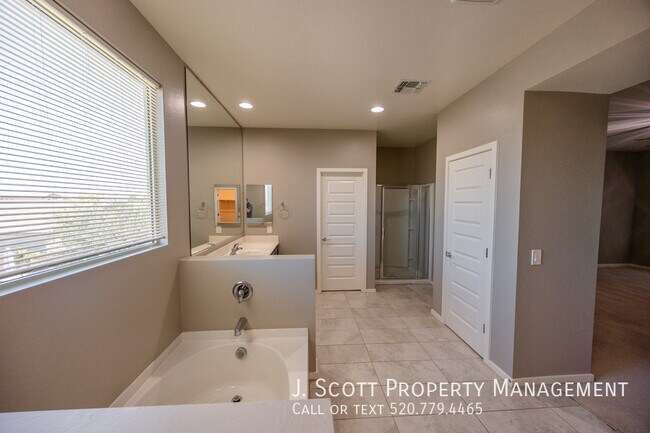 Building Photo - 1270 Carlsbad Dr