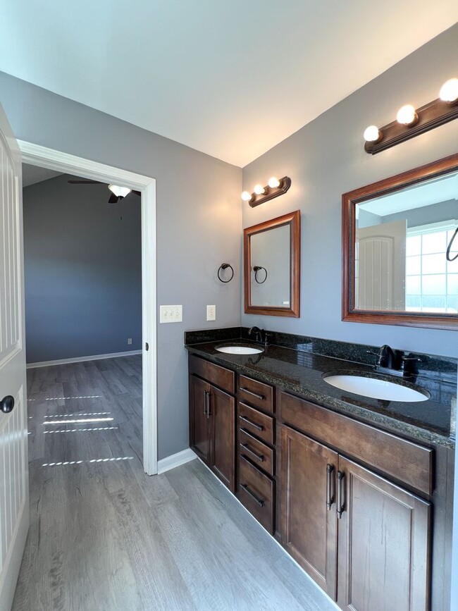 Building Photo - Gorgeous Single-Family--Fenced Backyard and Bonus Room!