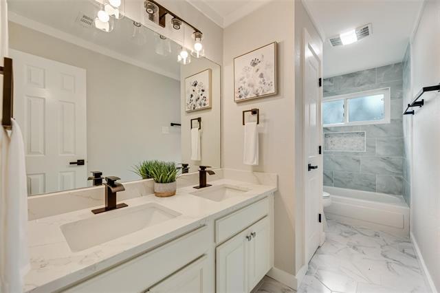 Building Photo - 3824 Parkmont Dr