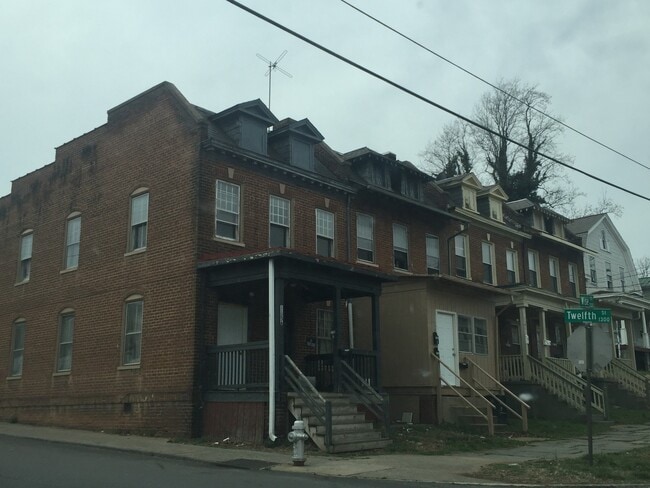 Building Photo - Two bedroom in Lynchburg! Located on the bus line!