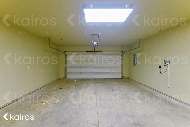 Building Photo - 9822 Prather Ave