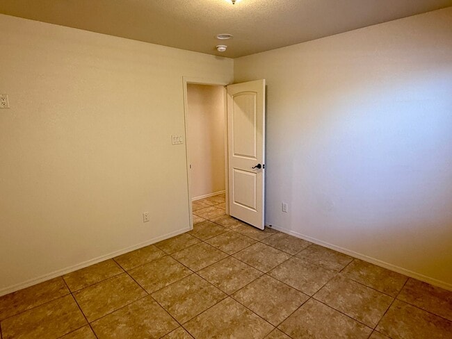 Building Photo - 4 bedroom view home in San Luis, AZ