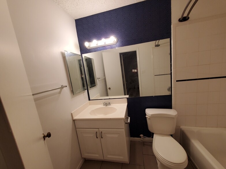2nd floor full bathroom 1 - 12400 Brookglade Cir