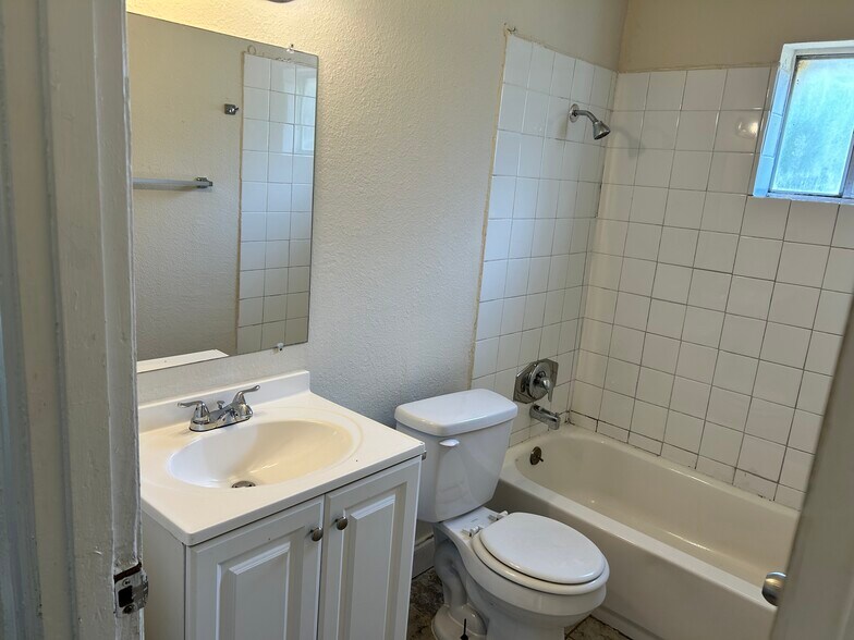 Building Photo - 106 Southway Dr
