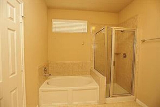 Building Photo - 10011 Cobbs Cove Ln