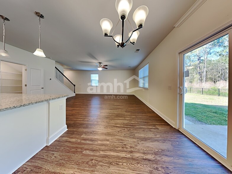 Building Photo - 986 Theodore Rd