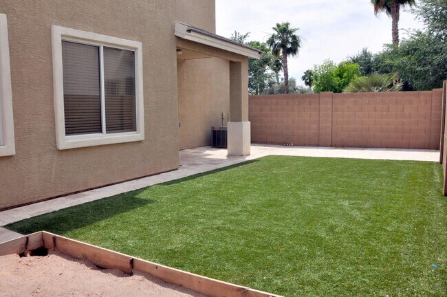 Building Photo - Beautiful gated Mesa Home!