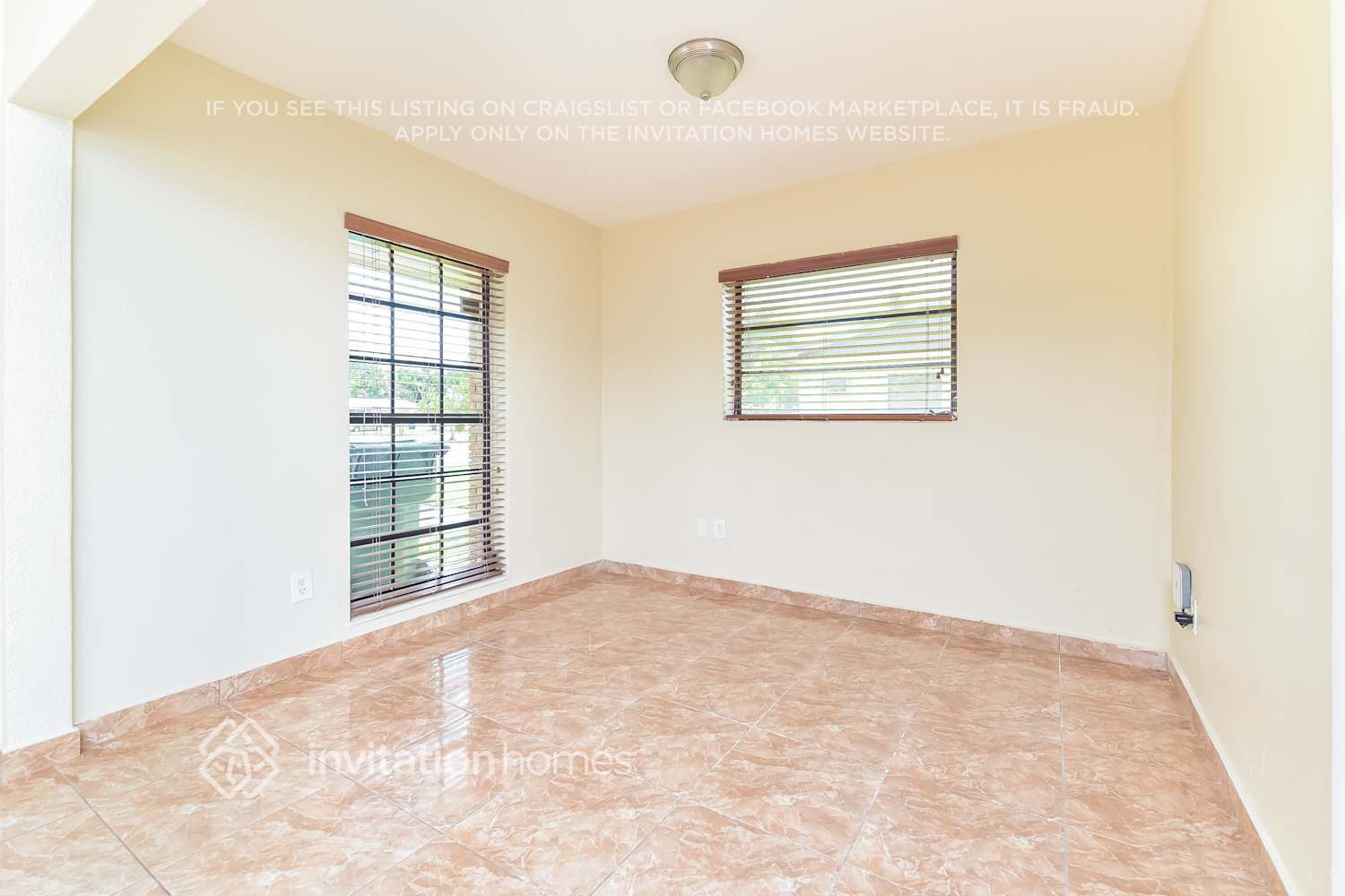 Building Photo - 10805 SW 142nd Ln