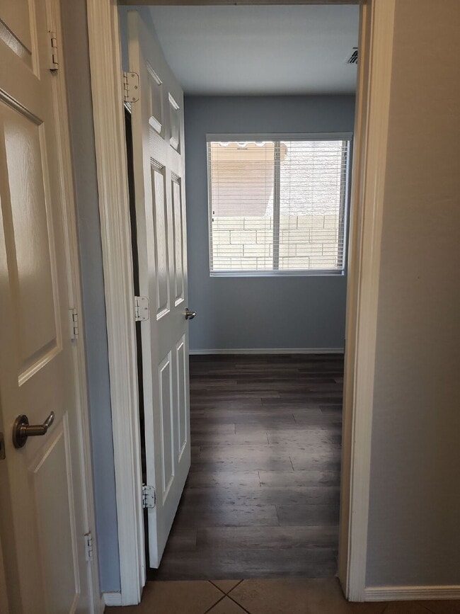 Building Photo - "Charming Anthem Retreat: 3-Bed, 2-Bath Ge...