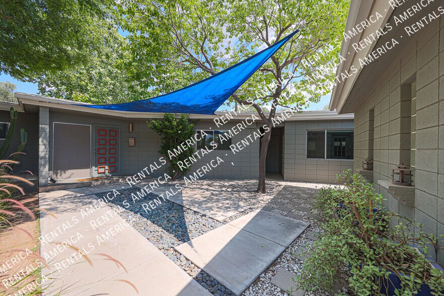 Primary Photo - 3237 E Meadowbrook Ave