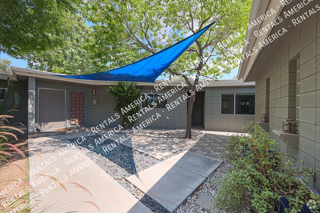 Building Photo - 3237 E Meadowbrook Ave