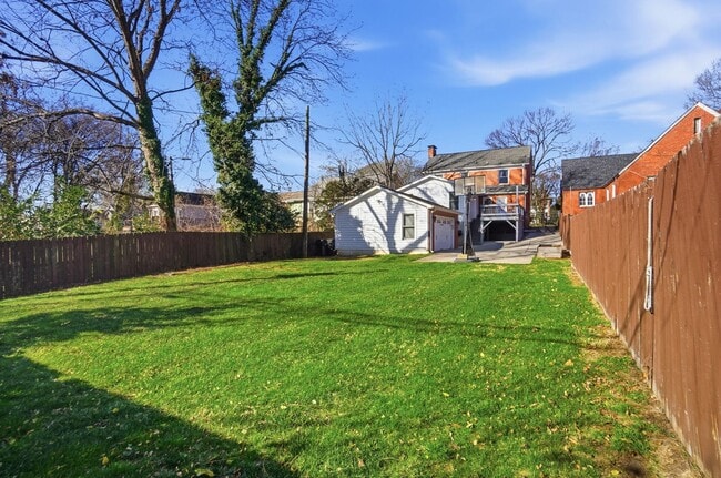 Building Photo - Historic Wesley Heights Home | Walkable to Uptown | 2 Primary Suites