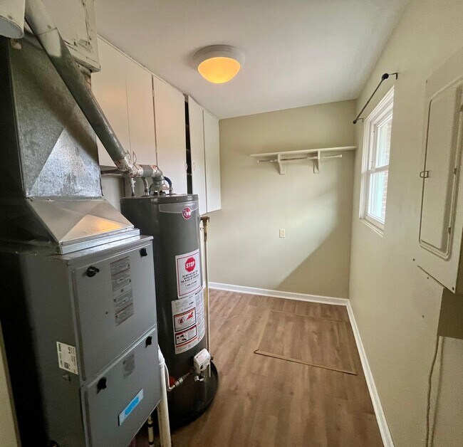 Building Photo - Three bedroom Brick Ranch in Godfrey