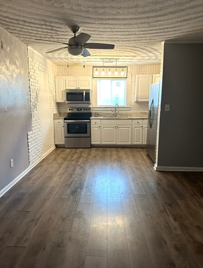 Building Photo - 600 Harbour N Dr