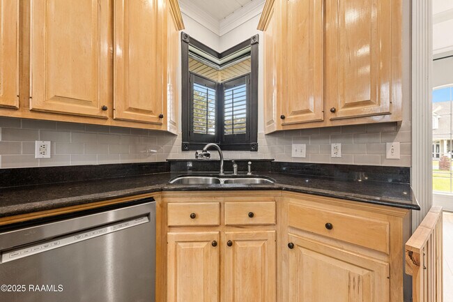 Building Photo - 408 Gordon Crockett Dr