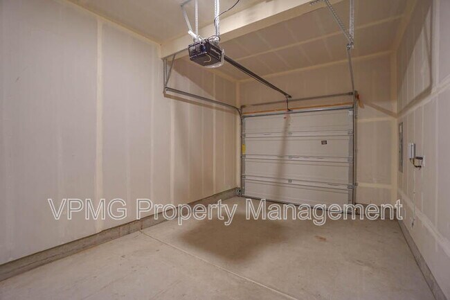 Building Photo - 2628 NE 117th Pl