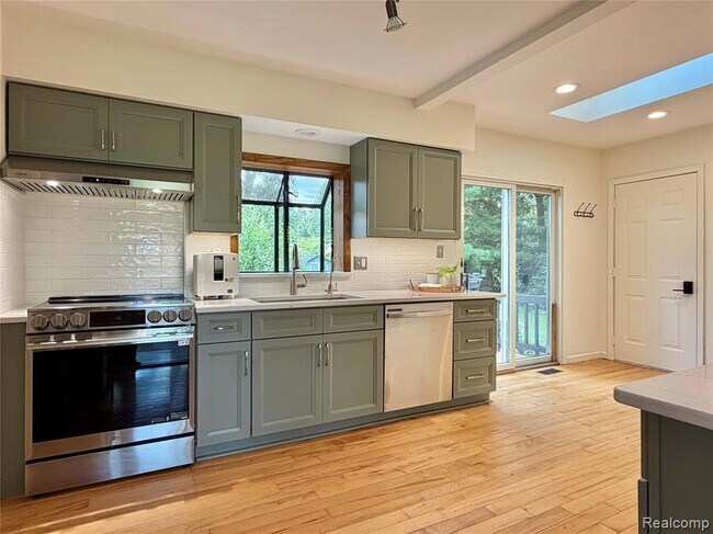 Building Photo - 306 Michelson Rd