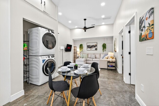 Building Photo - 319 Brentwood Dr