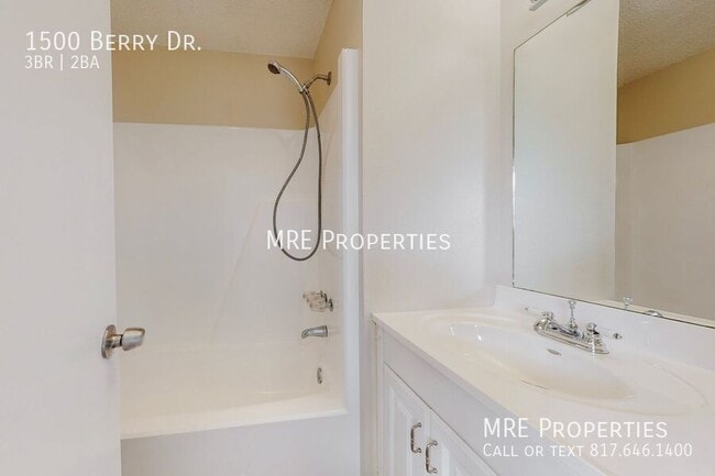 Building Photo - 1500 Berry Dr