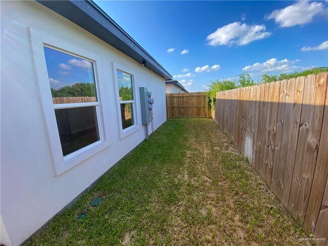Building Photo - 3104 S Links Dr