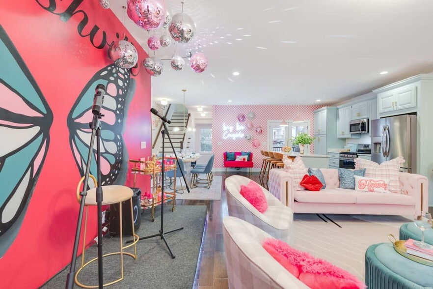 Building Photo - 2826 Hutson Ave