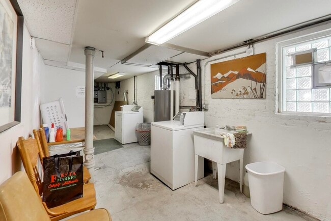 Building Photo - 3920 N Austin Ave