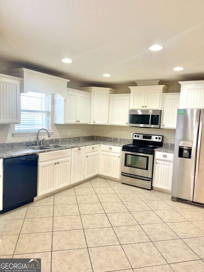 Building Photo - 17 Fox Path