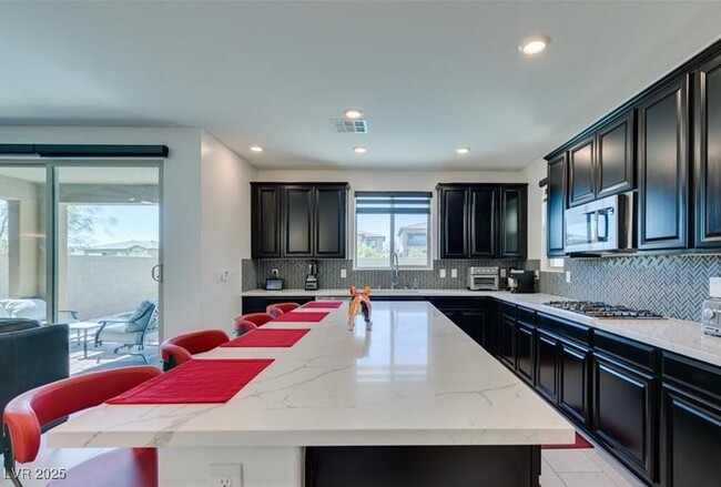 Building Photo - 713 Foreign Reef Wy