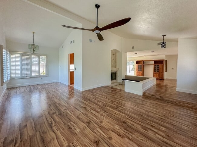 Building Photo - Stylish 4 Bedroom, 2 Bath Single-Story wit...
