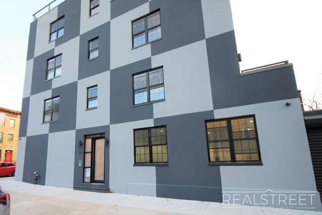 Building Photo - Brand New 2 BED with PRVIATE ROOF DECK & W...