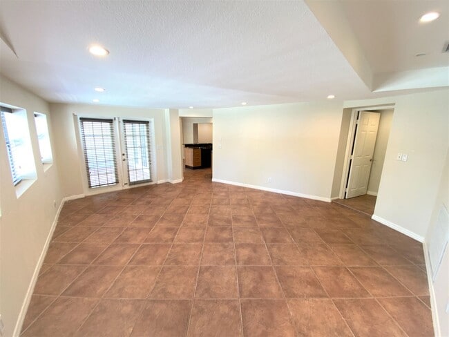 Building Photo - ** SOUTH NAPLES ** 4 BED / 3.5 BATH - POOL HOME - NO HOA! - PET OK - ANNUAL RENTAL