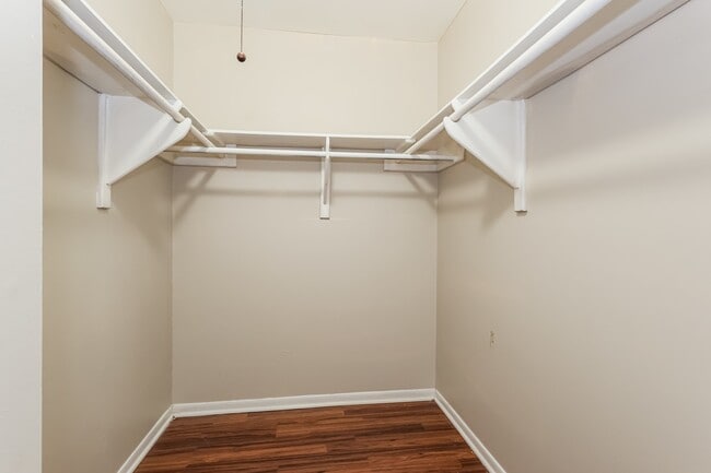 Building Photo - 10122 Woodhollow Dr