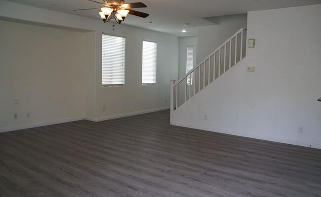 Building Photo - 494 Newberry Springs Dr