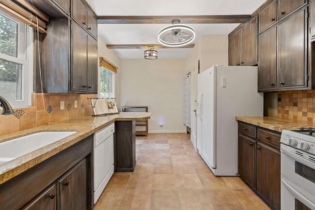 Building Photo - (POOL!) 3 bed/2 bath - 1935 Spanish Coloni...