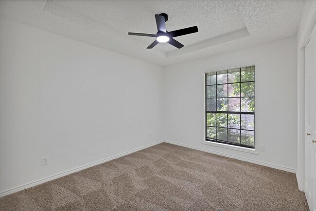 Building Photo - 4219 Oak Springs Dr