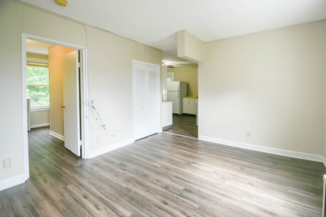 Building Photo - 82 Spindle Hill Rd