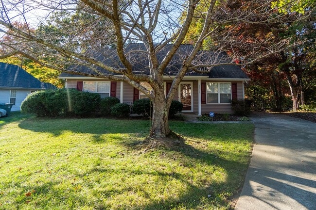 Building Photo - Beautiful 3 Bed 2 Bath home located in Greensboro!