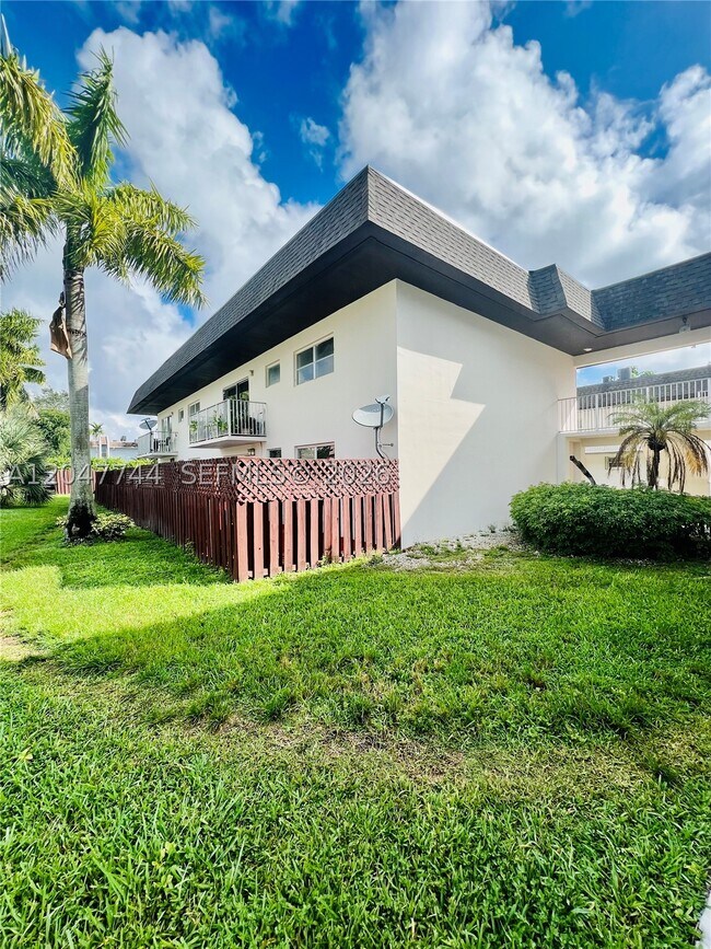 Building Photo - 8601 SW 94th St