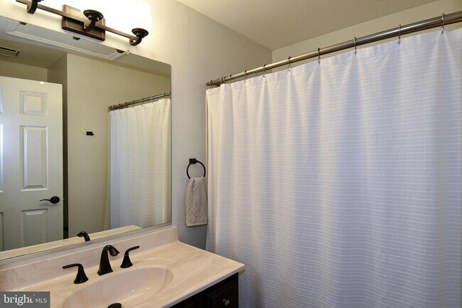 Building Photo - 406 Fortress Way