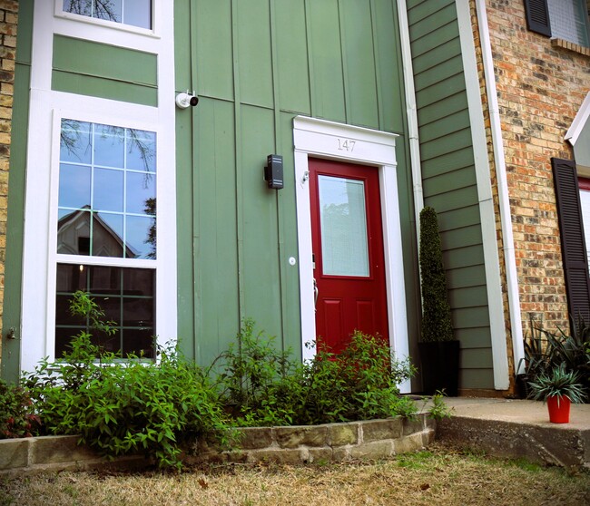Building Photo - 147 Winchester Dr