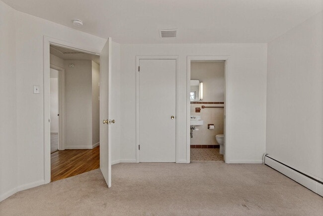 Building Photo - 340 Crown Point