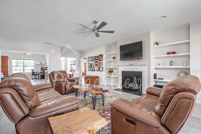 Building Photo - 428 Baymont Dr