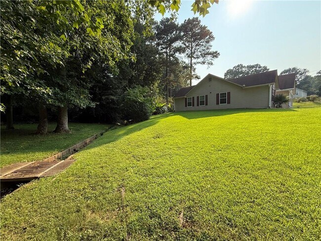 Building Photo - 3897 Saddlecreek Dr