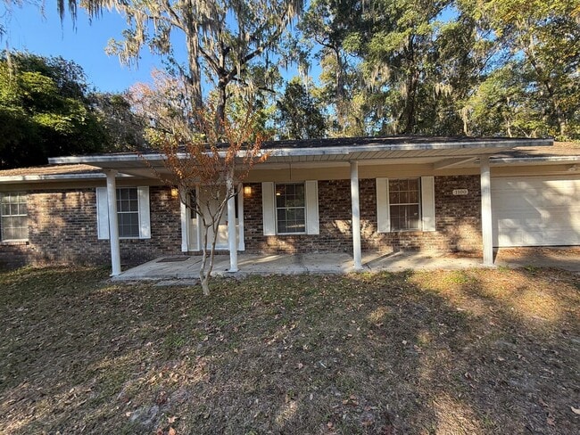 Building Photo - Comfortable SW Gainesville Home with Large Yard